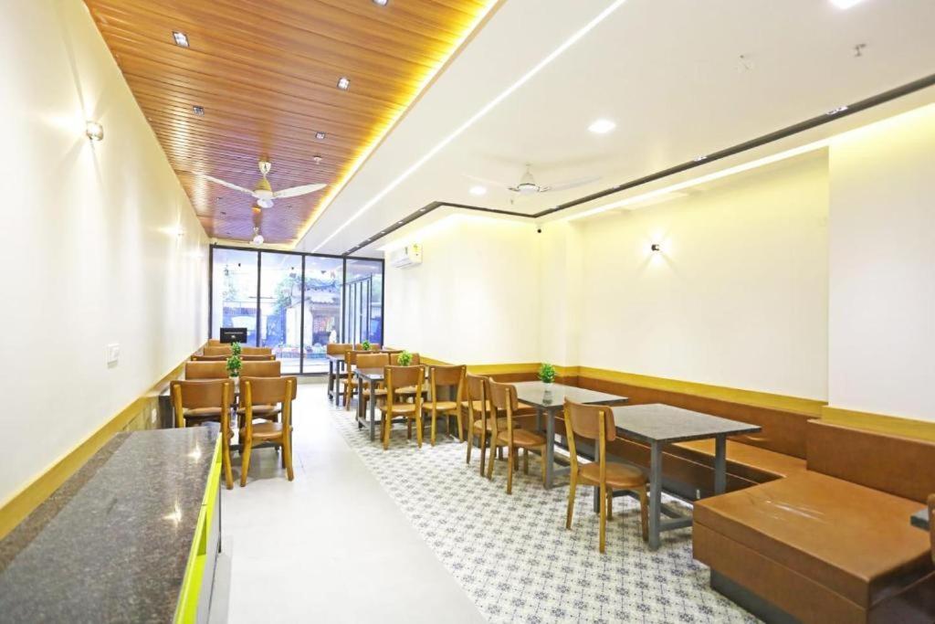 Almora Sky Near By Delhi International Airport With - Free Airport Pickup And Drop Hotel New Delhi
