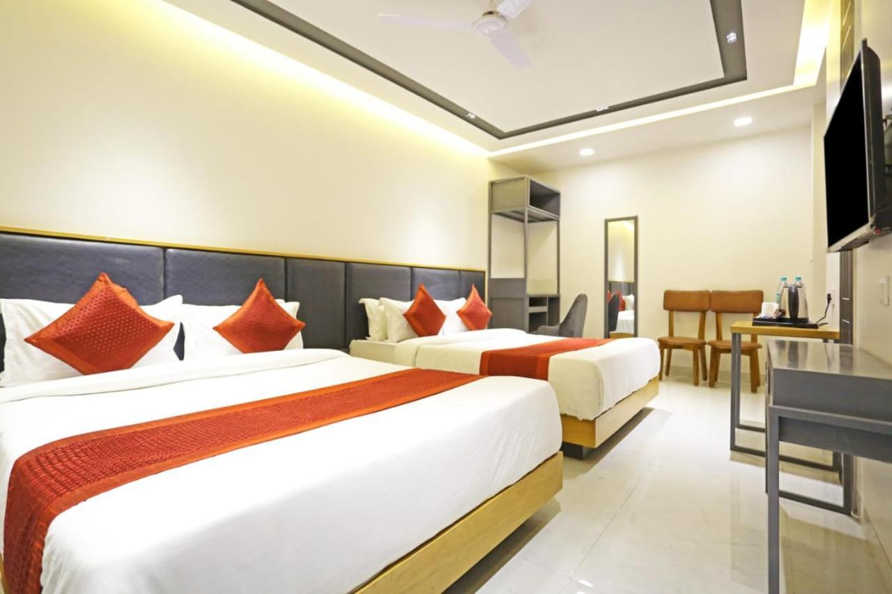 Hotel Almora Sky Near By Delhi International Airport With - Free Airport Pickup And Drop 3*
