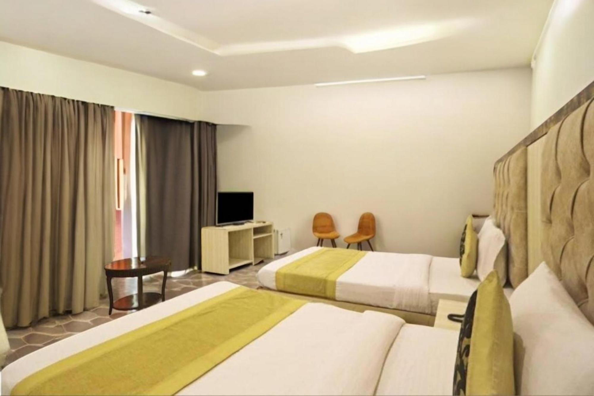 Almora Sky Near By Delhi International Airport With - Free Airport Pickup And Drop