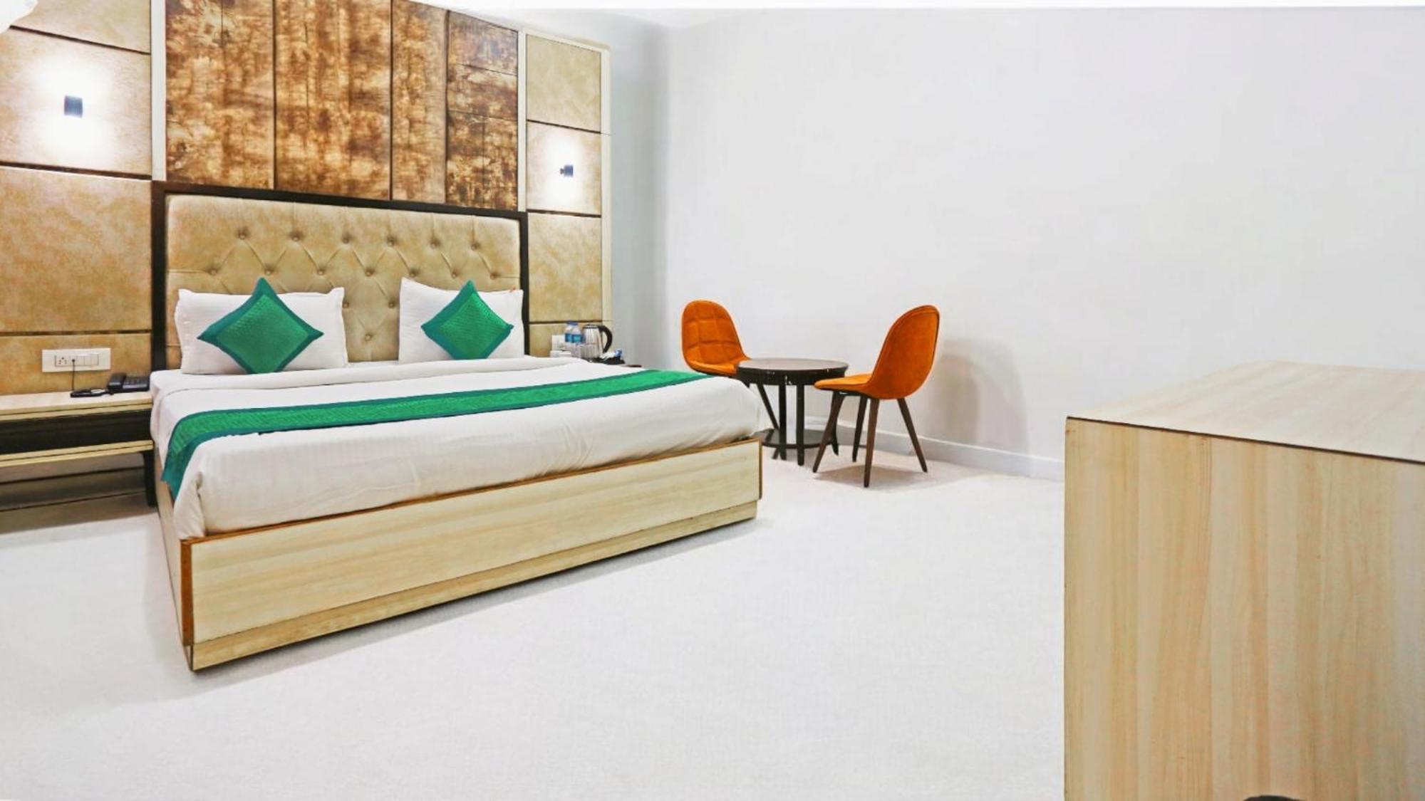 Almora Sky Near By Delhi International Airport With - Free Airport Pickup And Drop Hotel 3*