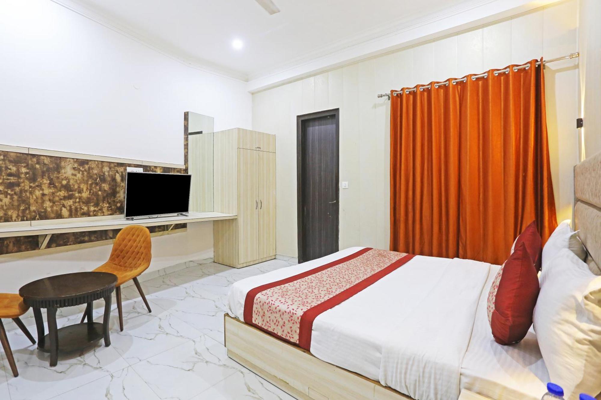 Almora Sky Near By Delhi International Airport With - Free Airport Pickup And Drop Hotel 3*