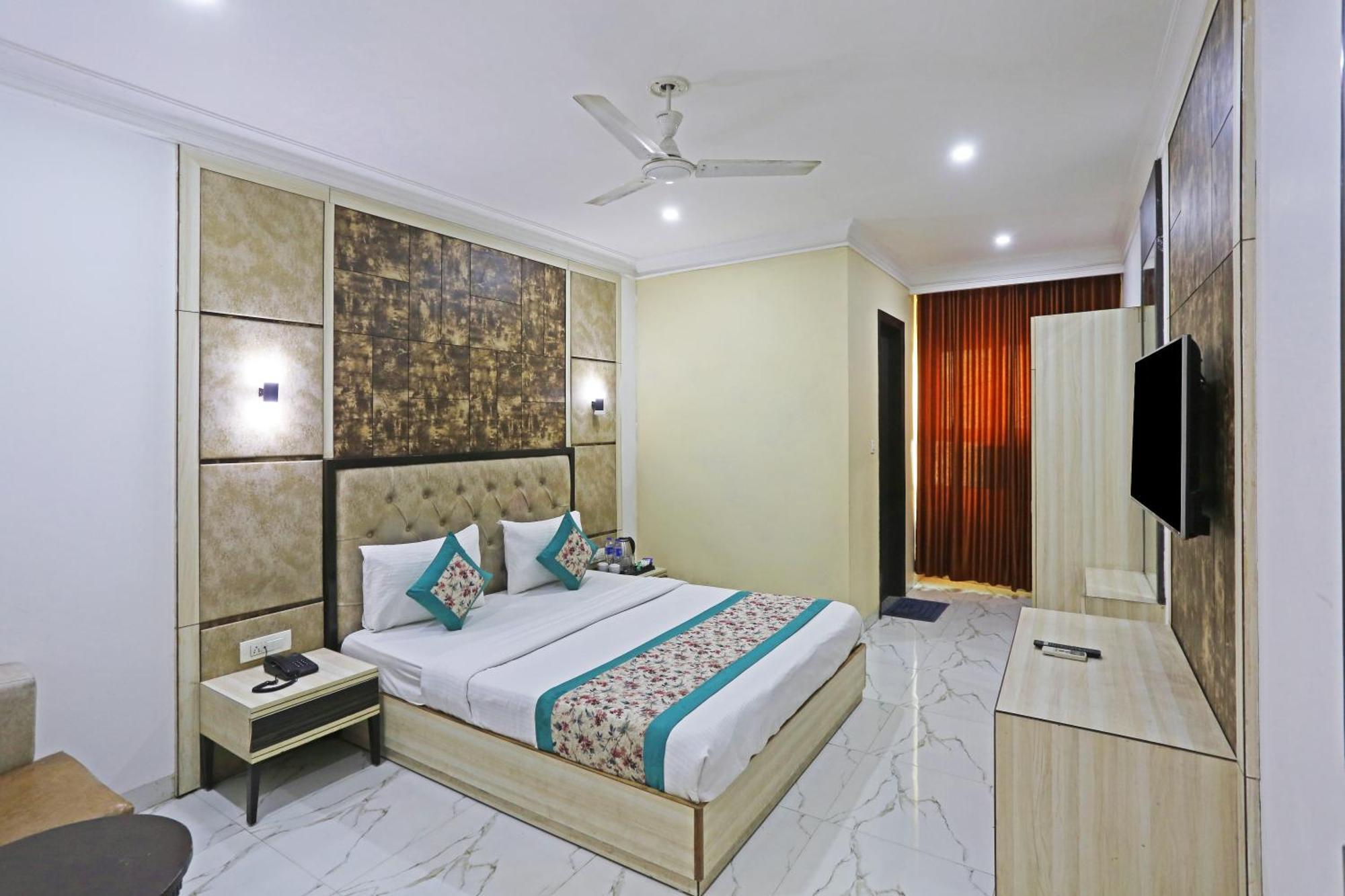 Almora Sky Near By Delhi International Airport With - Free Airport Pickup And Drop Hotel