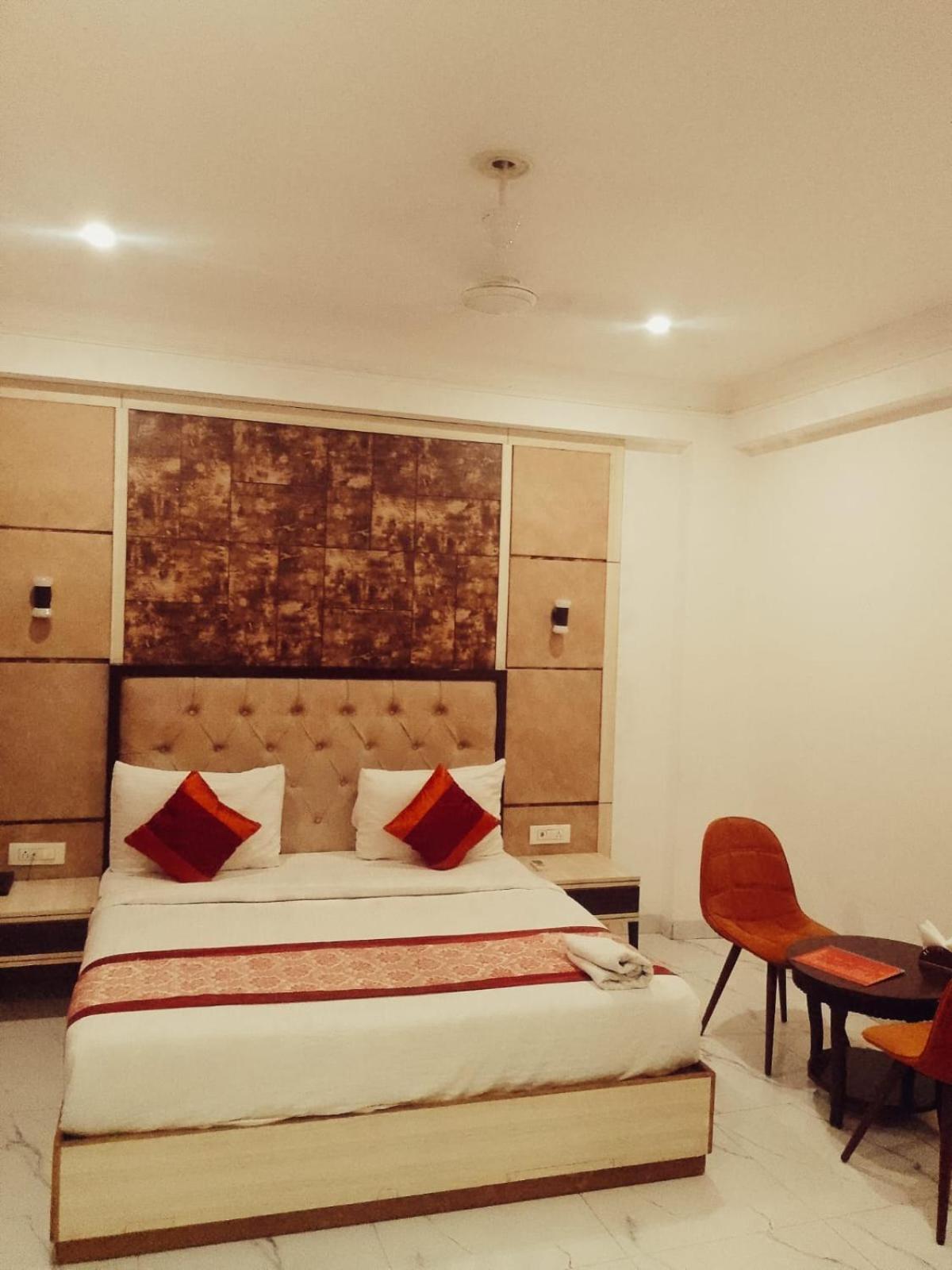 Almora Sky Near By Delhi International Airport With - Free Airport Pickup And Drop Hotel 3*