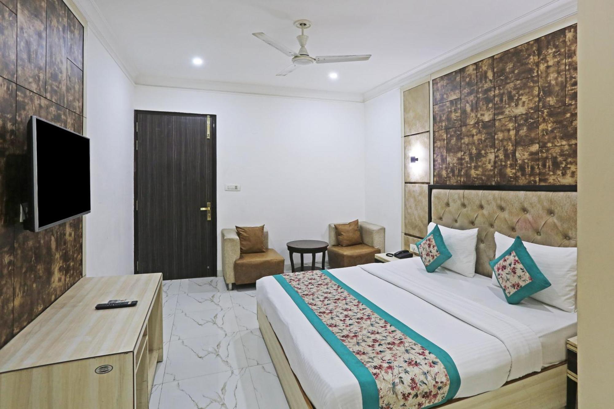 Almora Sky Near By Delhi International Airport With - Free Airport Pickup And Drop 3* New Delhi