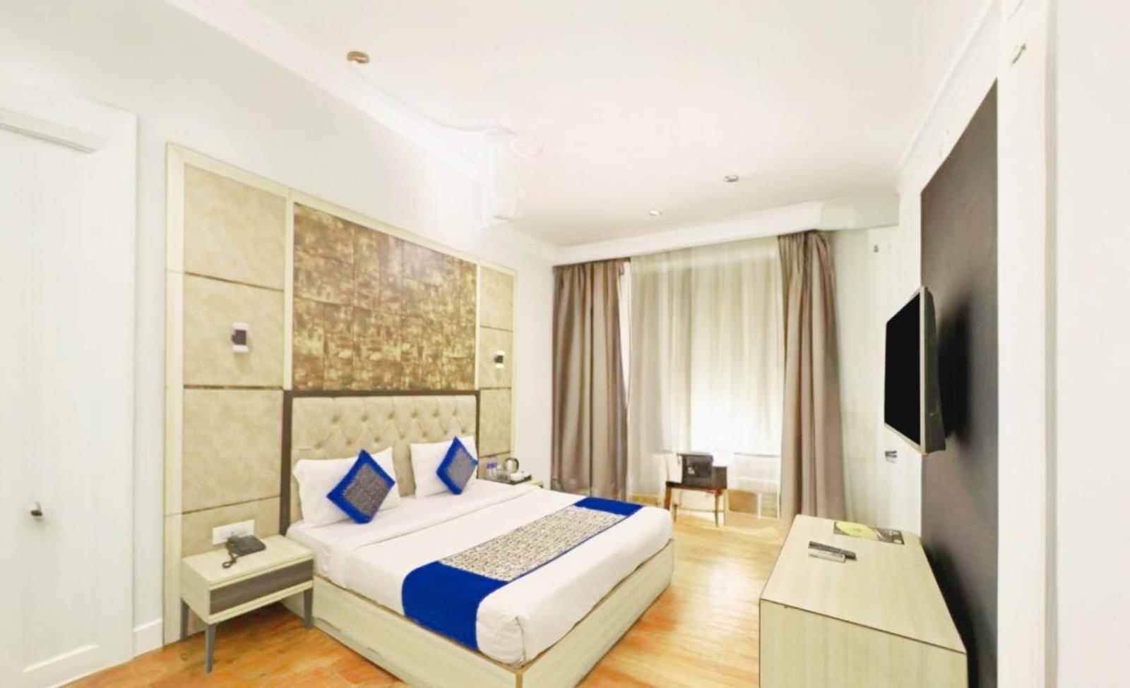 Almora Sky Near By Delhi International Airport With - Free Airport Pickup And Drop 3* New Delhi