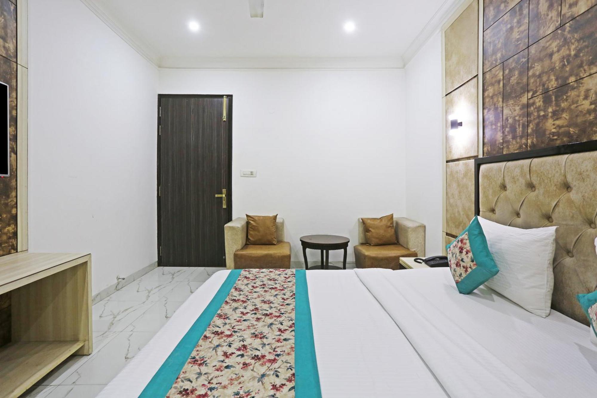 Almora Sky Near By Delhi International Airport With - Free Airport Pickup And Drop 3* New Delhi