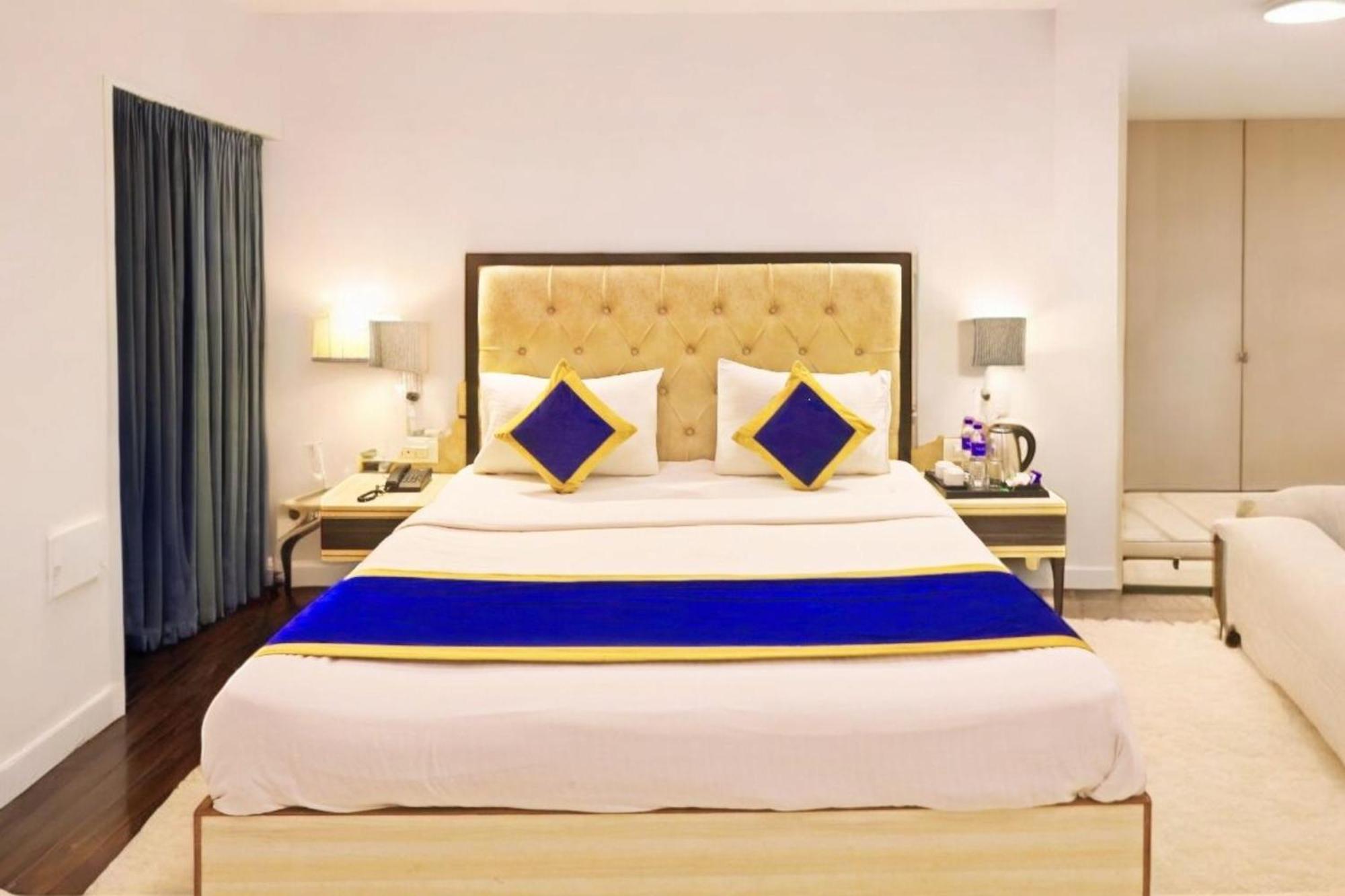 Almora Sky Near By Delhi International Airport With - Free Airport Pickup And Drop 3*