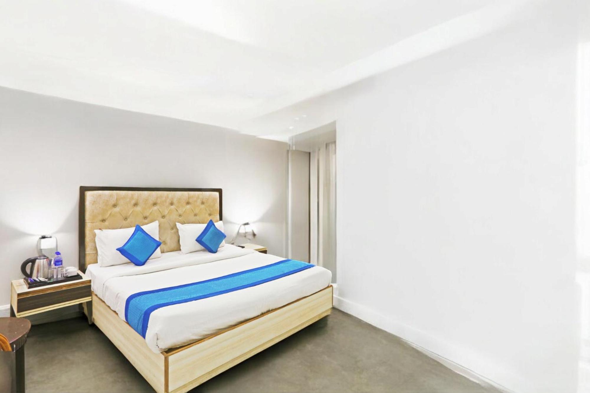 Almora Sky Near By Delhi International Airport With - Free Airport Pickup And Drop