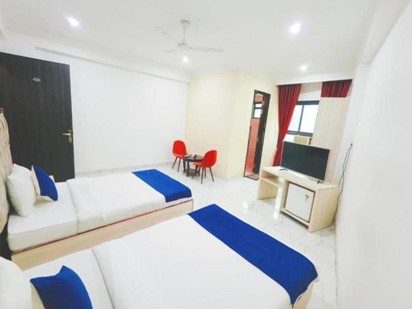 Almora Sky Near By Delhi International Airport With - Free Airport Pickup And Drop 3*