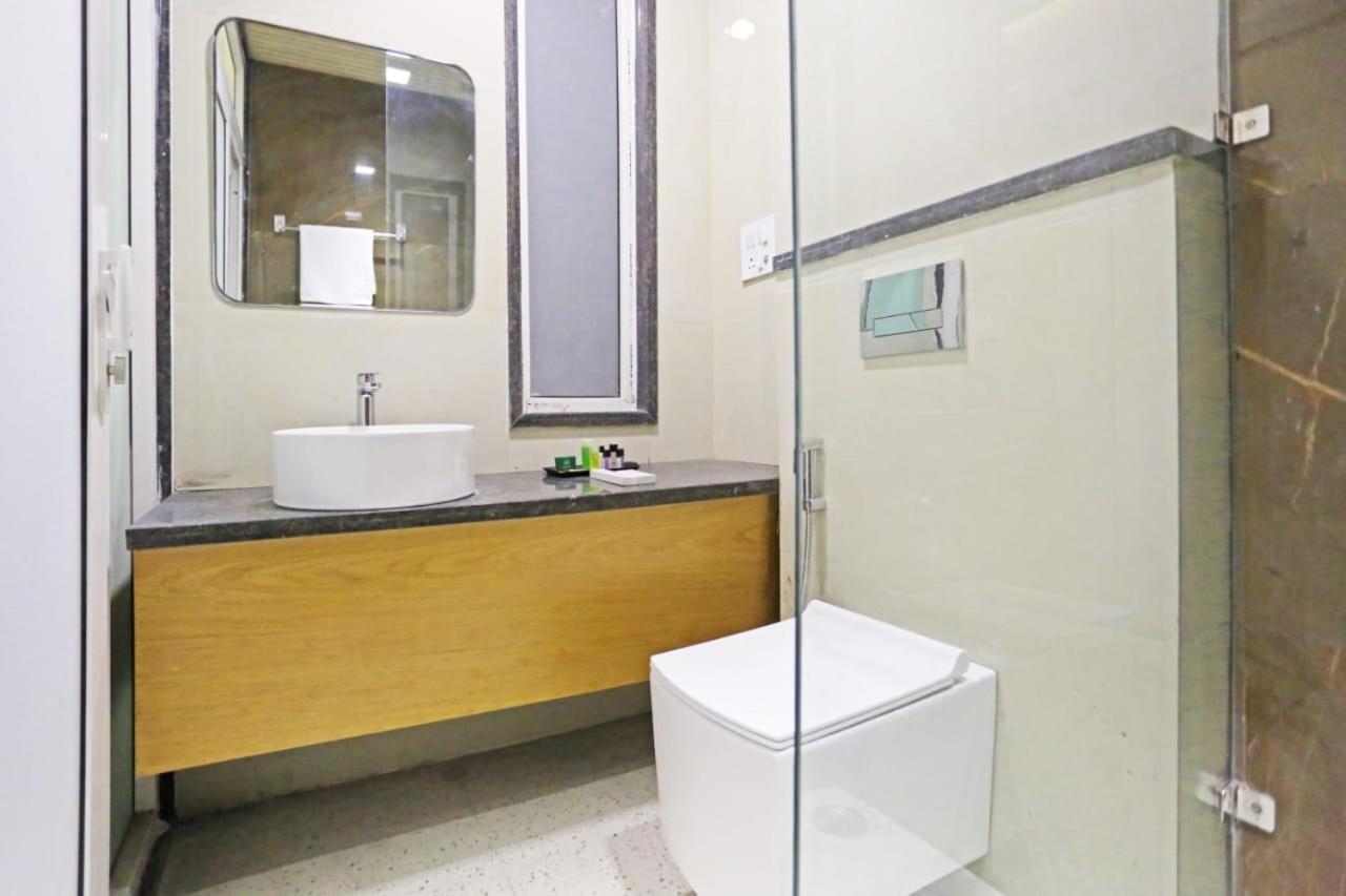 Almora Sky Near By Delhi International Airport With - Free Airport Pickup And Drop 3* New Delhi